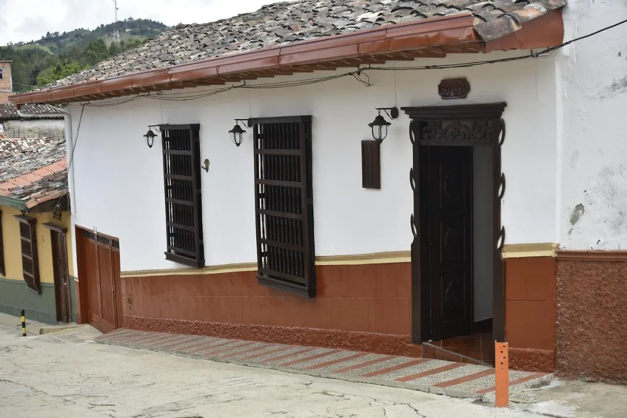 Homestay Casa Patrimonial Abejorral - Casa Gasama Apartment